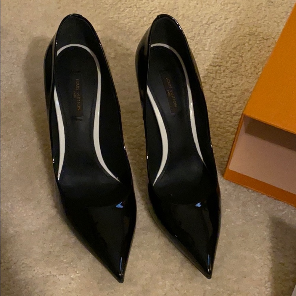 Louis Vuitton “Eyeline” pumps